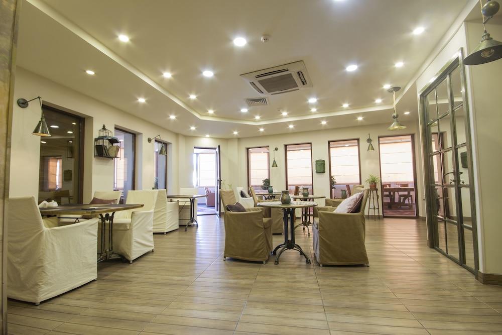 โรงแรมเวลเว็ต Tbilisi ภายนอก รูปภาพ