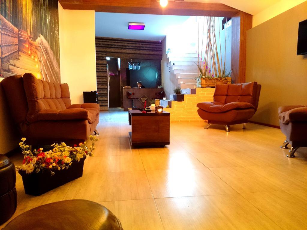 โรงแรมเวลเว็ต Tbilisi ภายนอก รูปภาพ