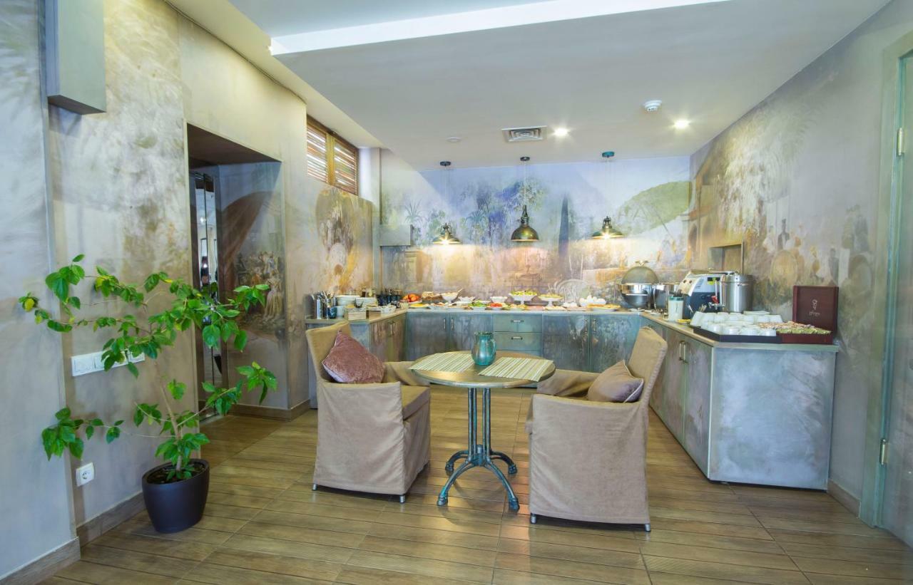 โรงแรมเวลเว็ต Tbilisi ภายนอก รูปภาพ