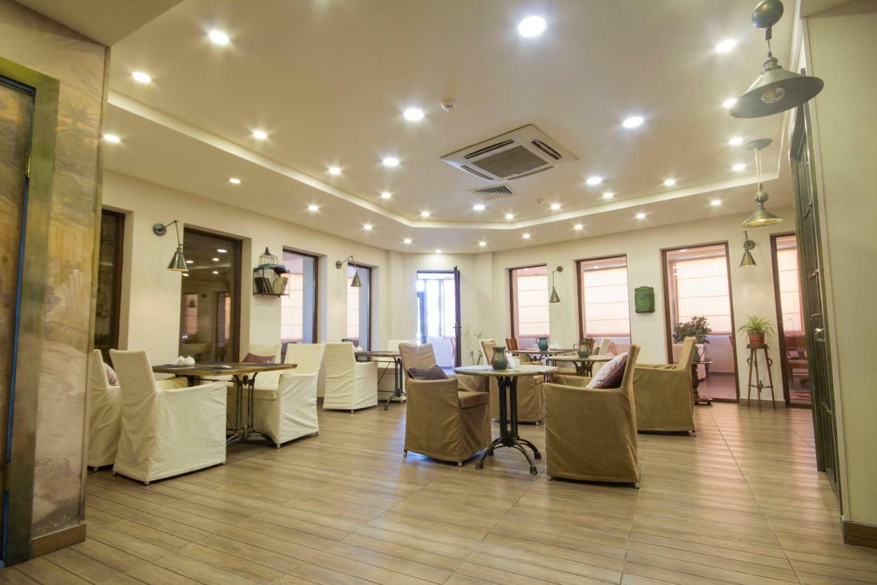โรงแรมเวลเว็ต Tbilisi ภายนอก รูปภาพ